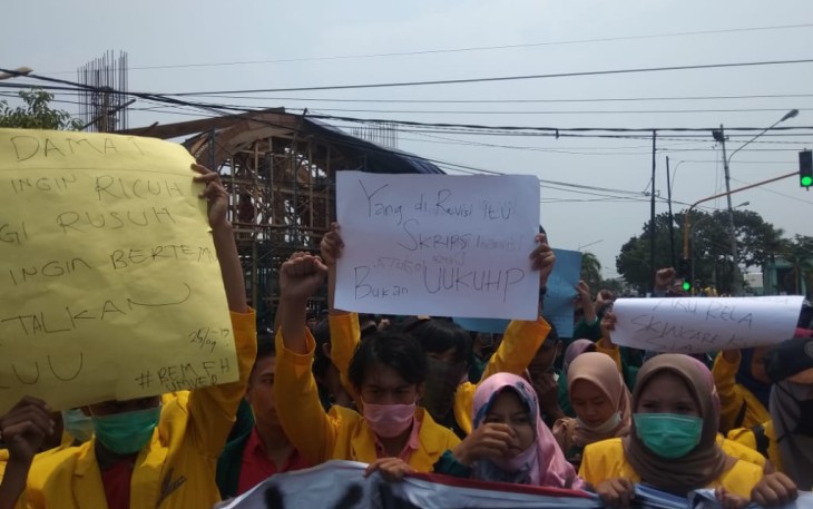 Mahasiswa Gabungan Dari BEM Nusantara Lakukan Aksi Demo Didepan DPRD Provinsi Bengkulu 