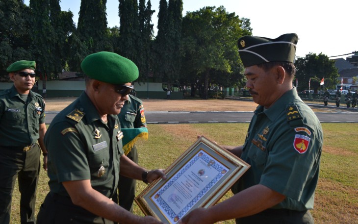 Personil TNI AD Purna Tugas Mendapat Penghargaan Dandim 0712/Tegal
