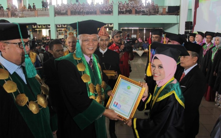 Wisuda sarjana strata I dan strata II angkatan XVIII IAIN Bengkulu