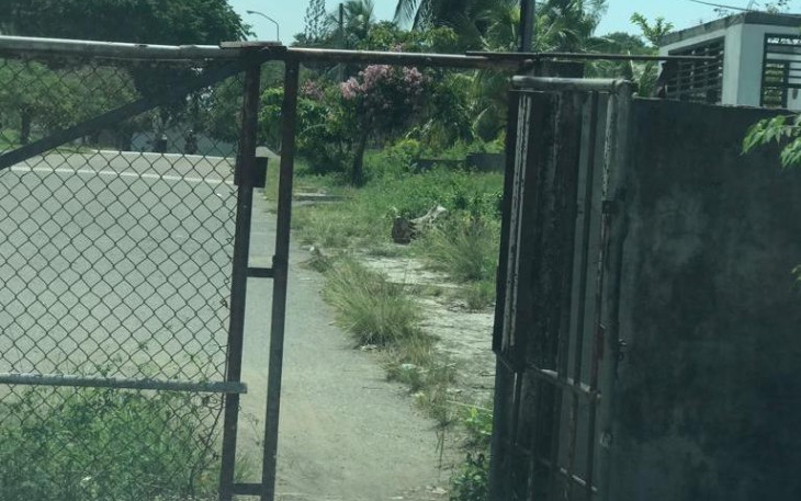 Pintu Akses ke Sekolah dan Masjidyang berada di dalam Komplek eks PT Asean Aceh Fertilizer (AAF)