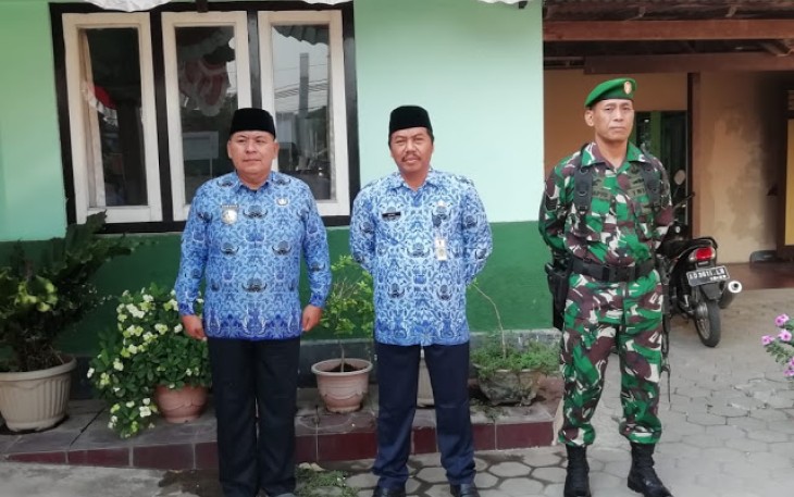 Babinsa Koramil Karanganom Ikuti Upacara Di Kecamatan