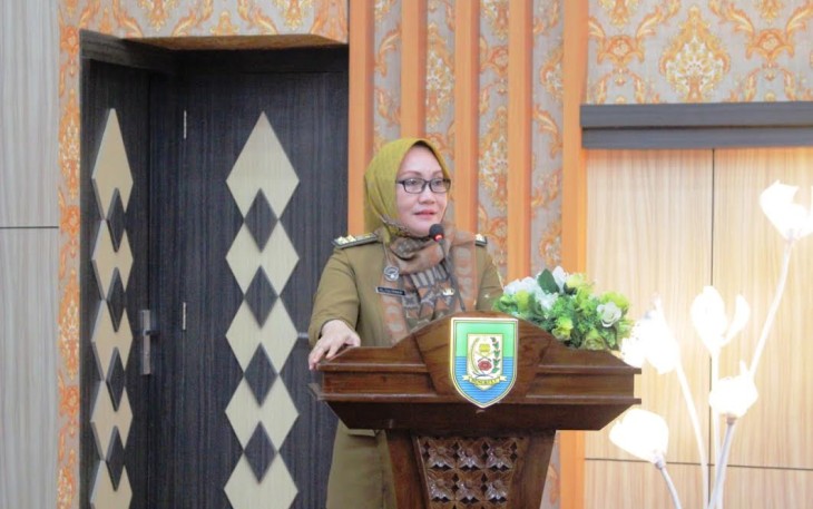 Yuliswani saat hadir dan membuka resmi Seminar Nasional Srategi Manajemen Bisnis UMKM Bangkit dan Berdaya