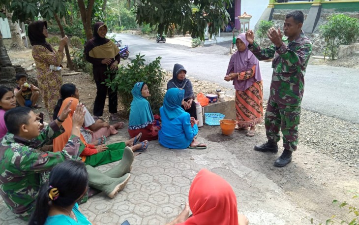 Keakraban dan Kekeluargaan Satgas TMMD bersama Dengan Warga Dusun Kaligintung