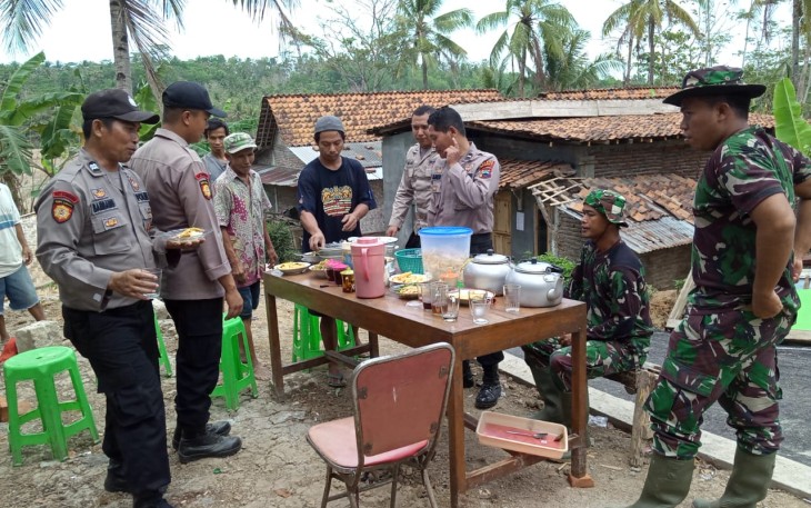 Kemanunggalan TNI-Polri dan Warga Nampak di Lokasi TMMD 106 Kodim Cilacap