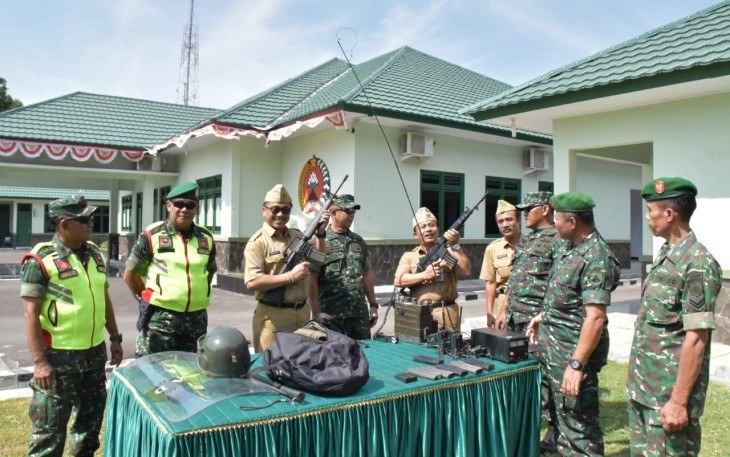 Sekda Kabupaten Tegal Dampingi Dandim Kodim 0712/Tegal Cek Kesiapan Pasukan