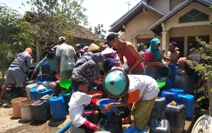 Droping air untuk warga desa Kedungmulyo