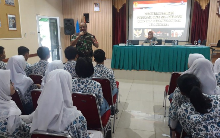 Koramil 07/Cipayung Gandeng Kesbangpol Giat Wasbang di SMAN 64 Jakarta