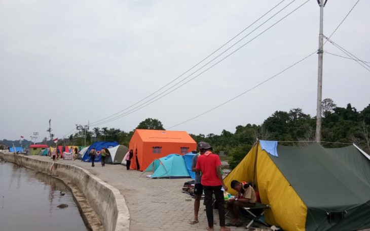 Para peserta pramuka mendirikan perkemahan dikawasan jembatan Balaibung Pulau Banyak Aceh Singkil.