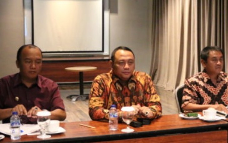 Walikota dan Wakil Wali Kota Tegal Saat Rapat Pembahasaan di Grand Dian Cirebon