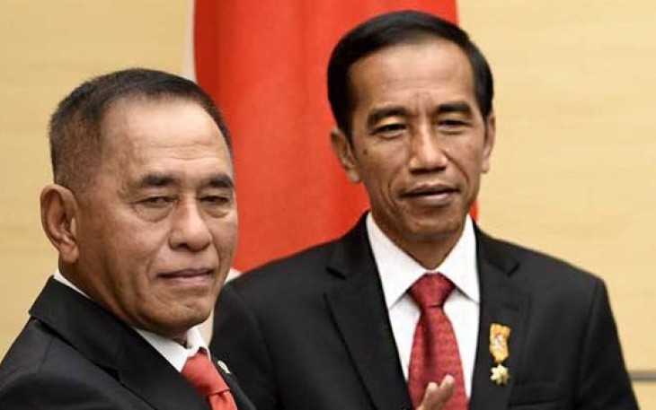 Menteri Pertahanan (Menhan) Ryamizard Ryacudu saat bersama Presiden Jokowi