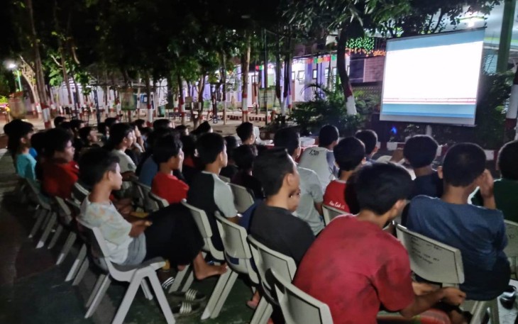 Nobar bareng Operasi Trisula di Yaa Ummi Fatimah