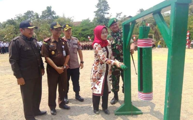 Bupati Brebes Saat Meresmikan Berbagai akses pembangunan masyarakat Jipang