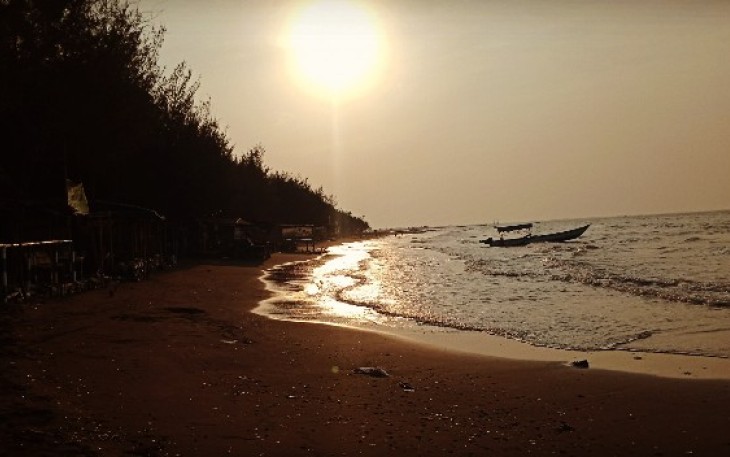 Wisata Pantai Batamsari