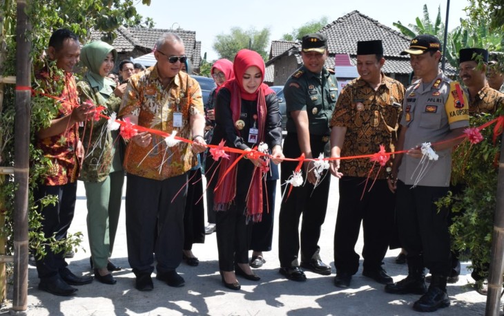 Pemotongan Pita Oleh Bupati Dan Dandim Serta Kapolres Klaten