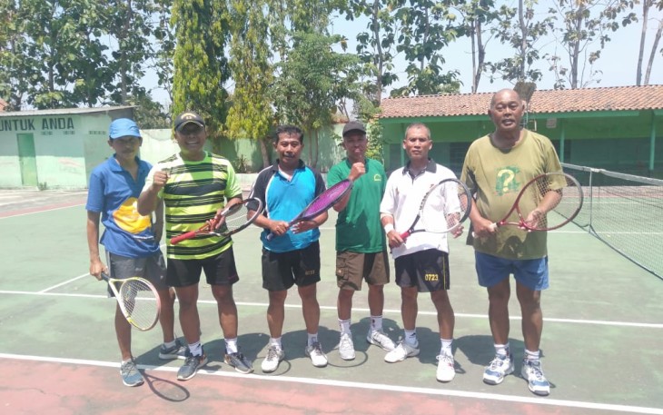 Danramil Wonosari Tenis Lapangan Dengan Tokoh Masyarakat