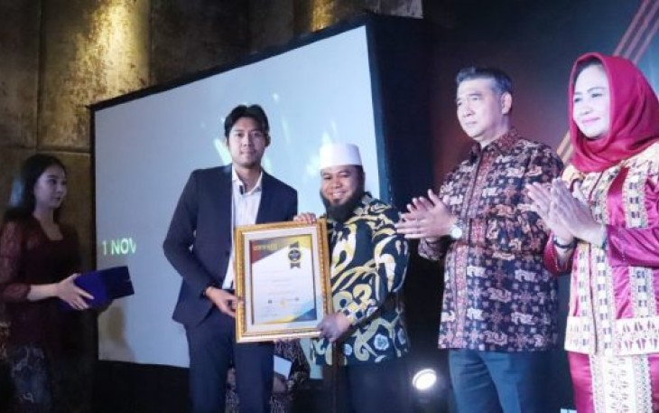 Wali Kota Bengkulu Helmi Hasan Terima Penghargaan Top 25 Pemimpin Terbaik Indonesia