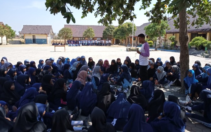 Relawan PATBM ajak Siswa/i SMPN 4 Larangan Sehari di Luar Kelas