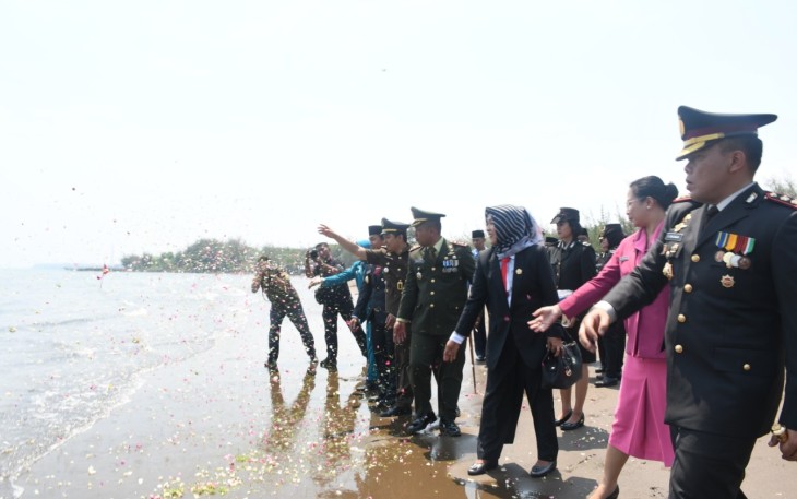Upacara di Tiga Tempat Untuk Peringati Pahlawan