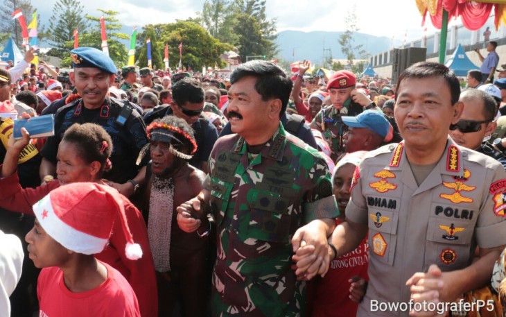 Panglima TNI dan Kapolri Hadiri KKR dan Tinjau Baksos Wamena 