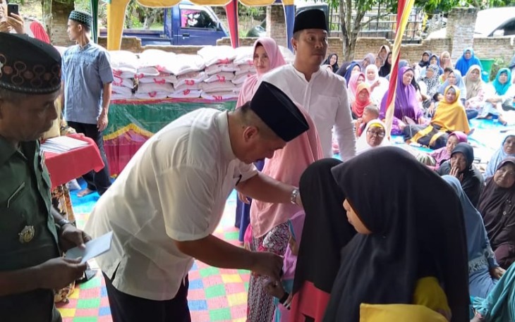 Sekretaris Daerah Kab. Asahan Serahkan Santunan Kepada Kaum Duafa