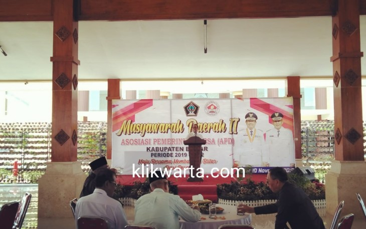 Bupati Rijanto saat membuka acara Musda ke- II Asosiasi Pemerintah Desa (APD) Kabupaten Blitar.