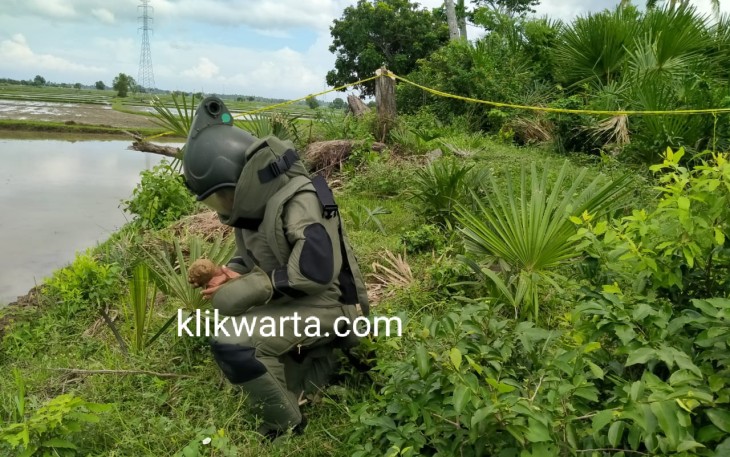 Tim Jibom Brimob Polda Aceh saat Evakuasi Mortir