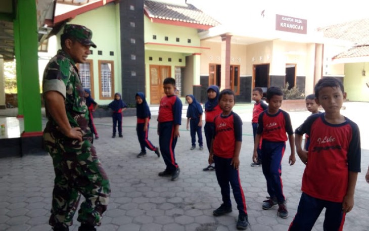 Kemampuan Teritorial di Gunakan Babinsa Untuk Murid SD   