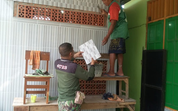 Babinsa Wonosari Karya Bhakti Perbaikan Musholla Al Jamaah