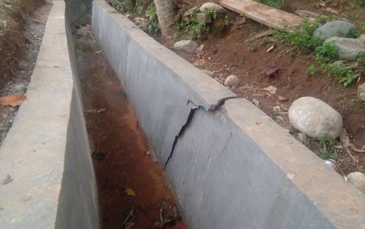 Kondisi drainase yang terpantau retak