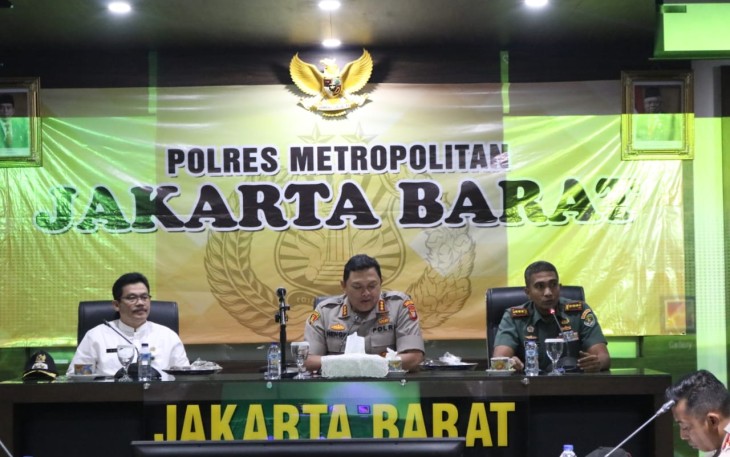 Vicon dan Rapat Koordinasi Persiapan Pam Natal 2019 dan Tahun baru 2020 di  Ruang Rapat Aris Dinanta lantai 2 Polres Metro Jakbar