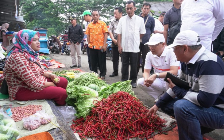 Gubernur Bengkulu Rohidin Mersyah Pantau Harga Bahan Pokok di Pasar Kepahiang 