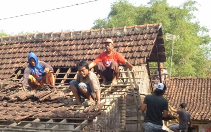 Rehap rumah dengan bantuan dari Baznas