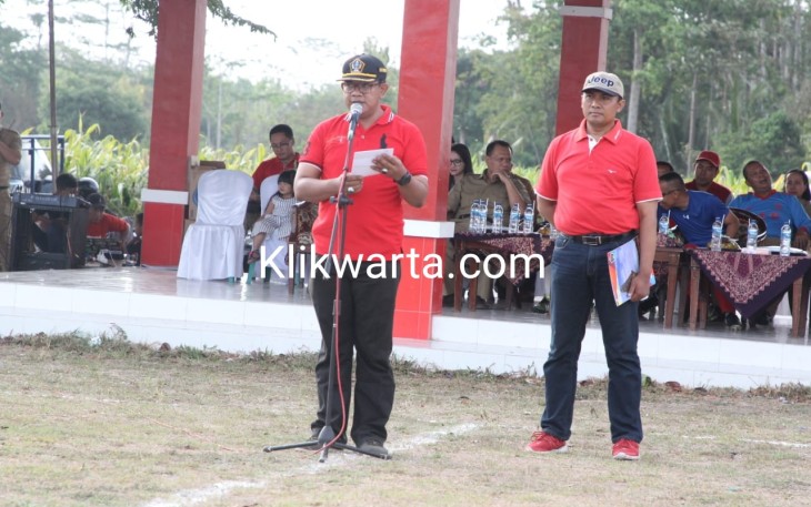 Kepala Dinas Pariwisata Kebudayaan Pemuda dan Olahraga Kabupaten Blitar Suhendro Winarso Saat Memberikan Sambutan Dalam Pembukaan Turnamen Sepakbola U 40 