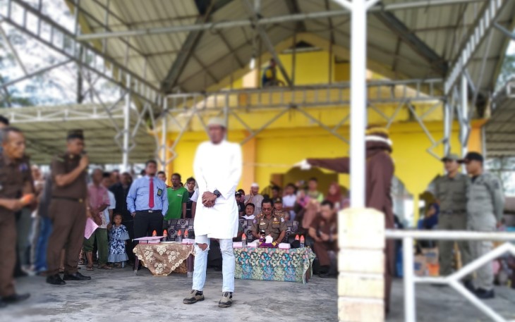 Pelaksanaan hukum cambuk 