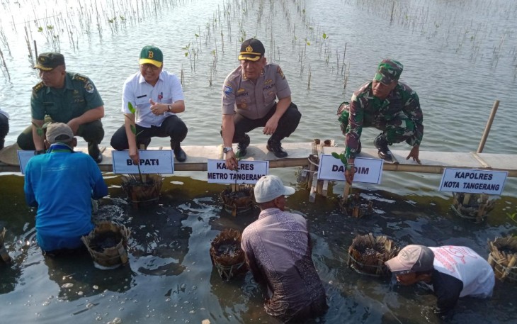 Kodim 0510/Trs Tanam Mangrove