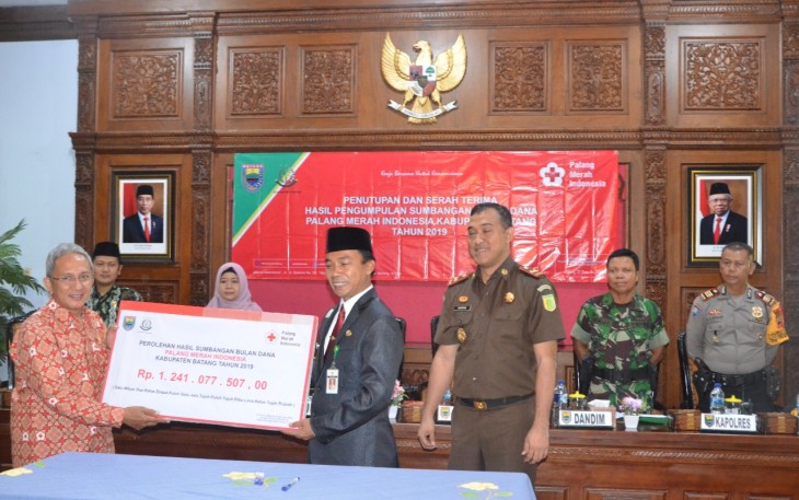 Pengumpulan sumbangan Bulan Dana Palang Merah Indoensia (PMI) Kabupaten Batang