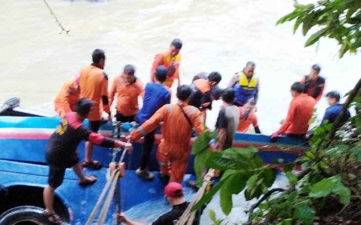 pecarian korban laka maut bus Sriwijaya