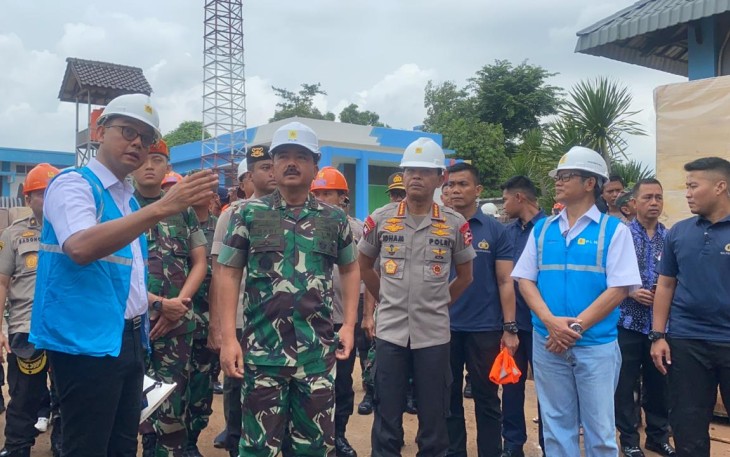 Panglima TNI Bersama Kapolri Tinjau Gardu Induk PLN Kembangan dan Berikan Bantuan Korban Banjir Benhil