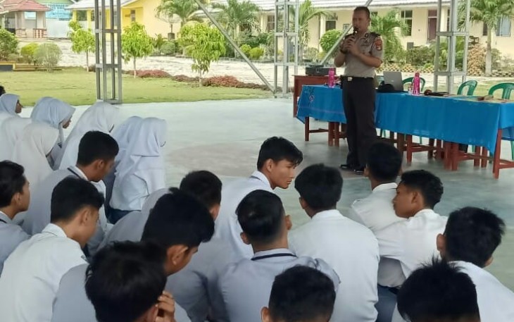 Satbinmas Polres Tulang Bawang Beri Pembinaan dan Penyuluhan ke Ratusan Pelajar