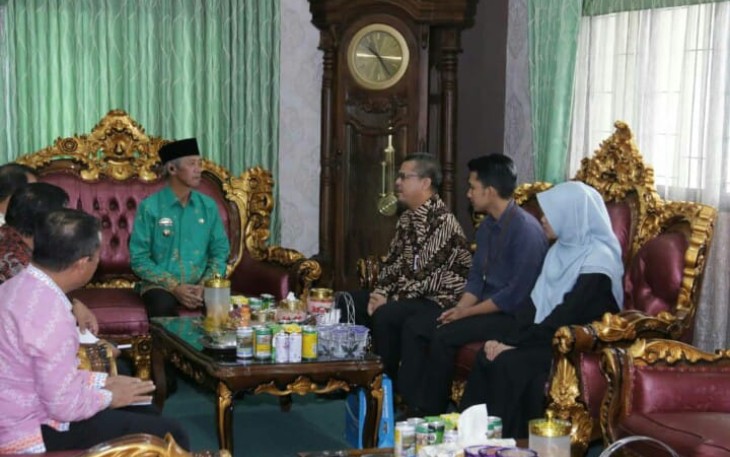 Bupati Pringsewu saat terima Audensi KP2KP di ruangnya