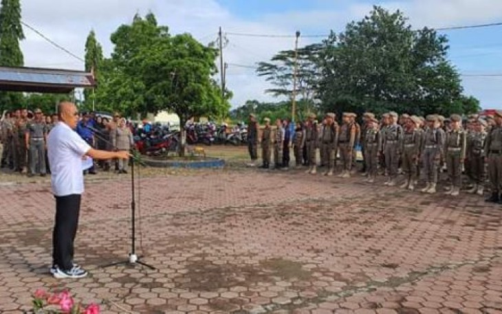 Bupati Bengkulu Selatan Gusnan Mulyadi Pimpin Apel 
