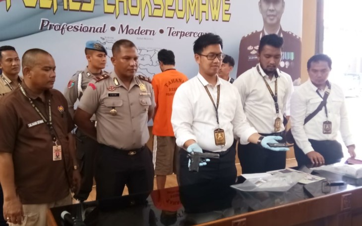 Polisi saat gelar konferensi pers tersangka dan barang bukti