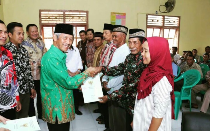 Bupati Pringsewu H Sujadi Bagikan 360 Sertifikat PTSL Pada Warga Pekon Way Ngison 
