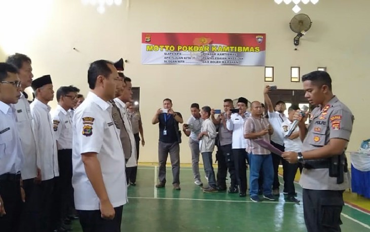 Kapolres Lampung Utara AKBP Budiman Sulaksono SIK Kukuhkan  42 Anggota Pokdar Kamtibmas