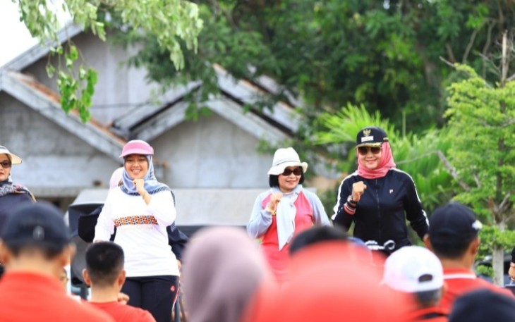 Wagub Lampung dan Bupati Tulangbawang dalam acara senam bersama