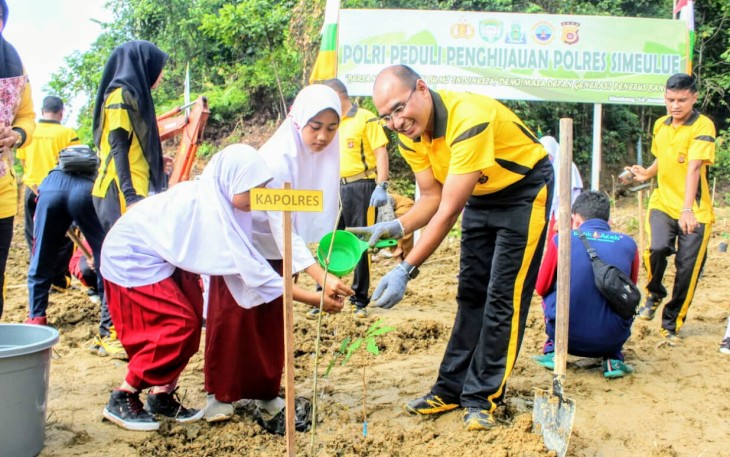 Kolres Simeulue Tanam Bibit Pohon 