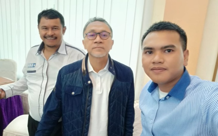 Zulkifli Hasan (tengah) saat berkunjung ke Jambi