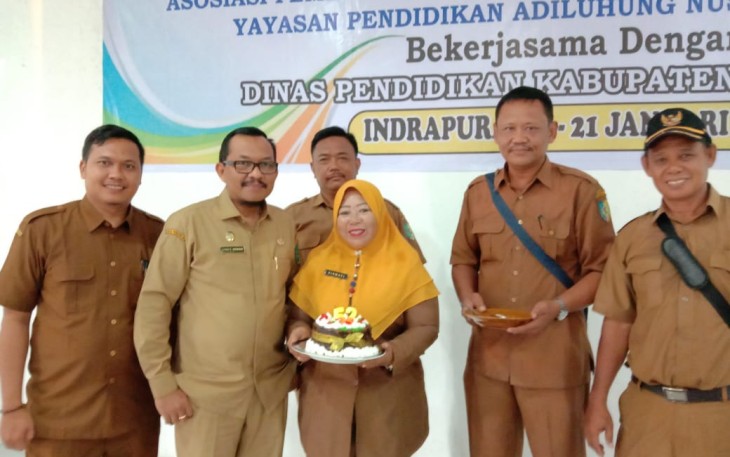 Para Guru Beri Surprise ke Plt Kadisdik Batu Bara