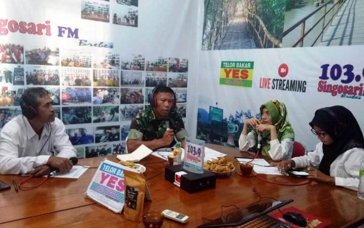 Talk Show Aksi Babinsa Kodim 0713 Brebes di Studio 2 Radio Singosari Brebes 103.9 FM