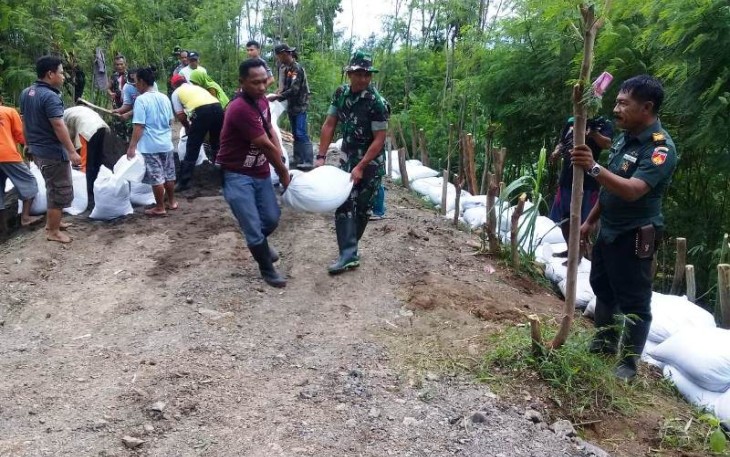 Danramil 01/Brebes Imbau Hindari Membuat Sodetan Jalan Air Tembus Tanggul Kali Pemali